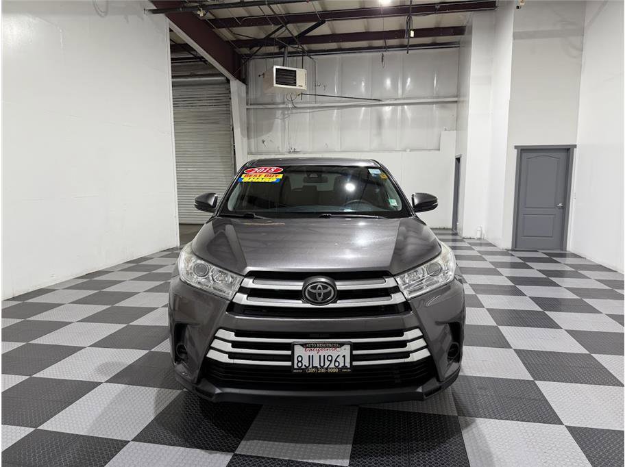 2018 Toyota Highlander LE Sport photo 3