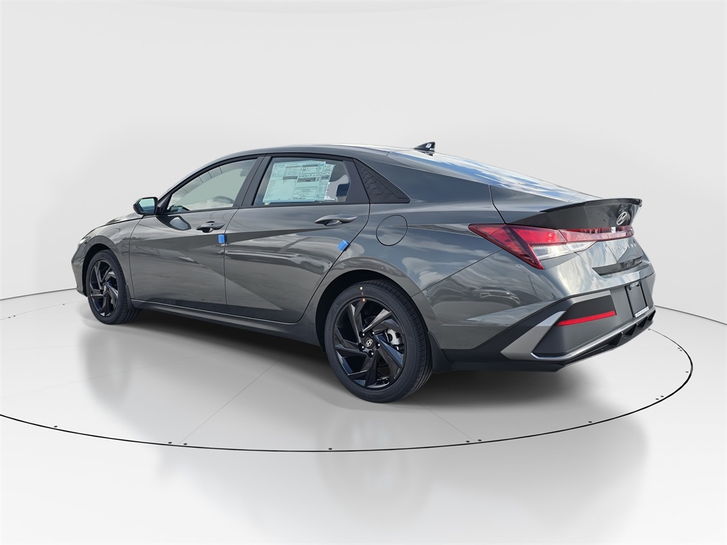 2026 Hyundai Elantra SEL Sport photo 4