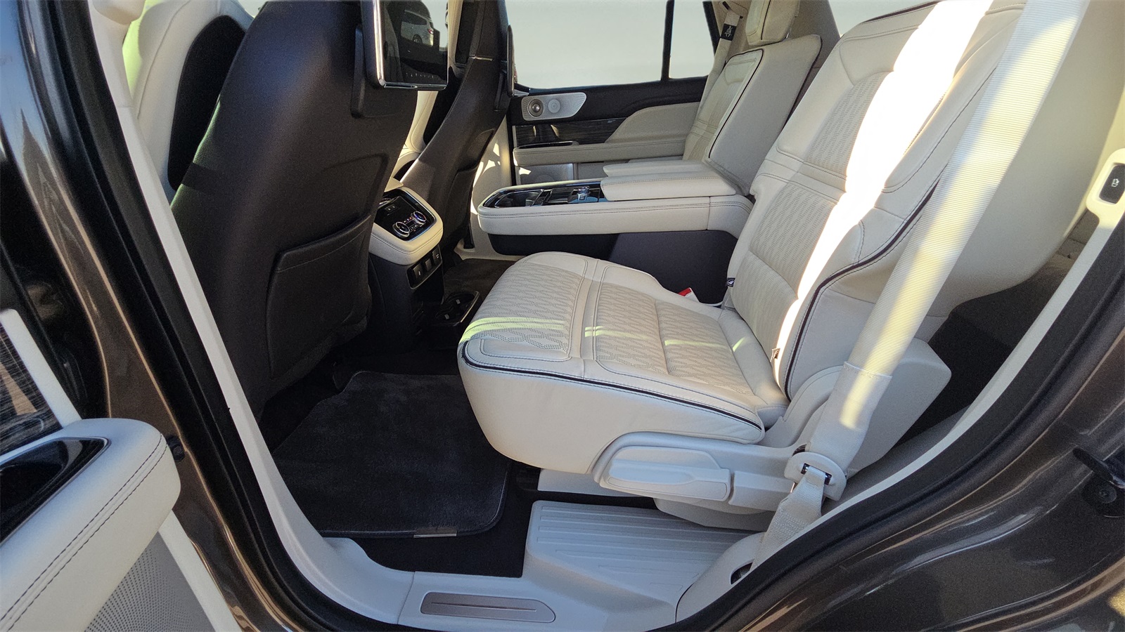 2019 Lincoln Navigator Black Label photo 22