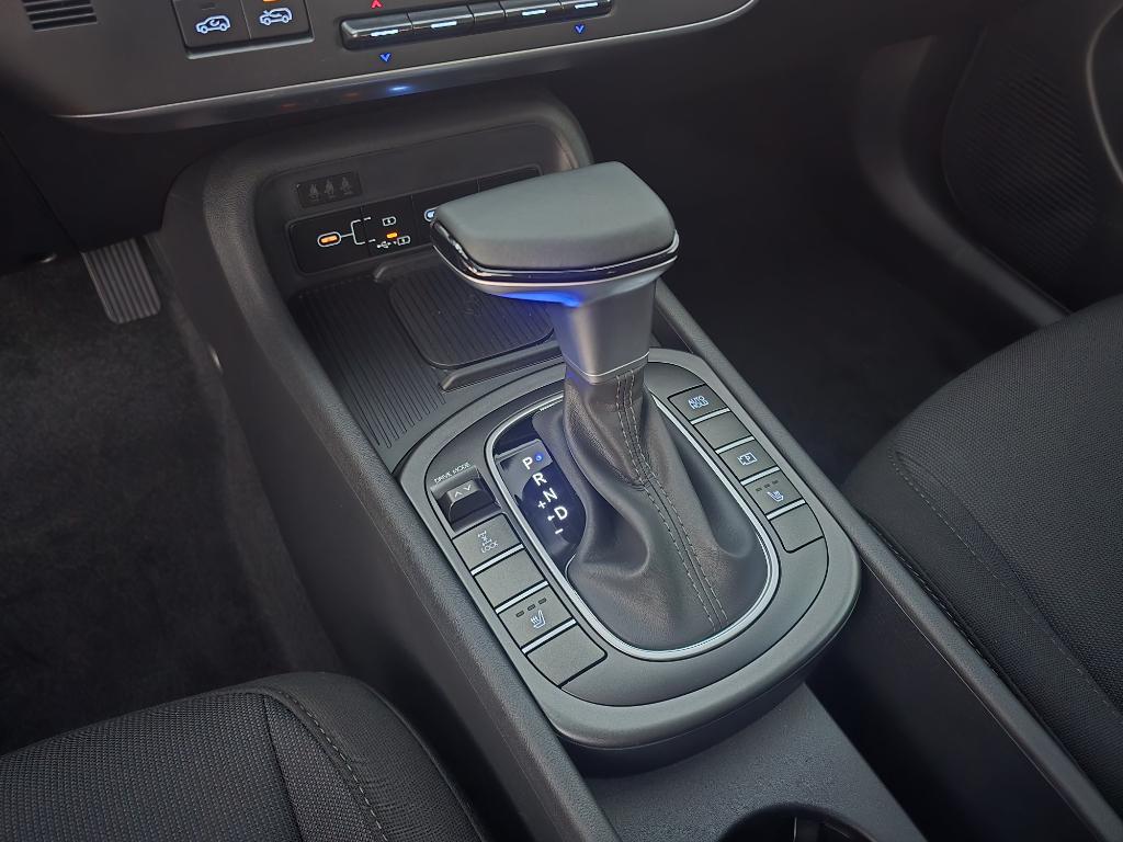 2026 Hyundai Kona SEL photo 16