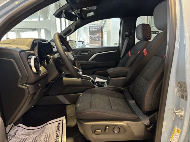 2025 Chevrolet Colorado Z71 photo 13