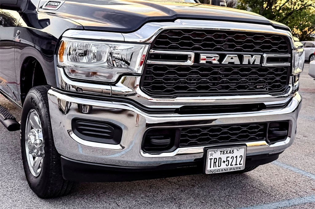 2023 Ram 2500 Tradesman photo 2