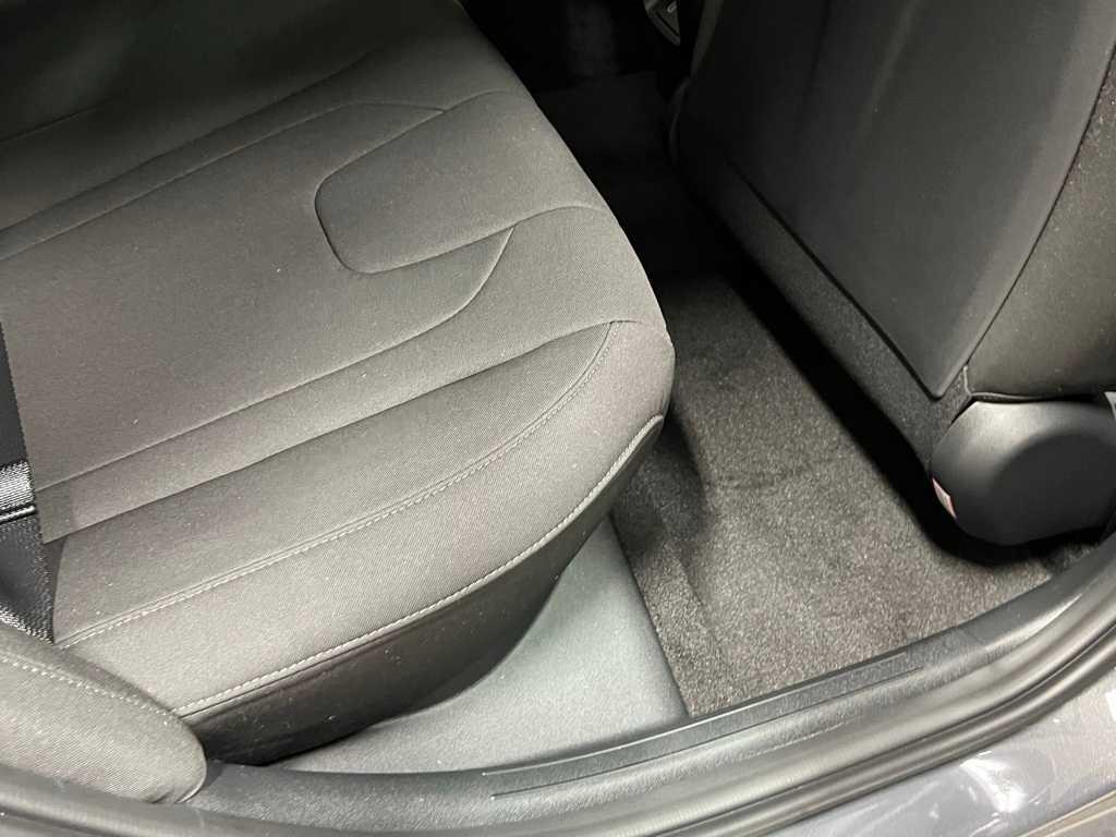 2025 Hyundai Elantra SEL Sport photo 19