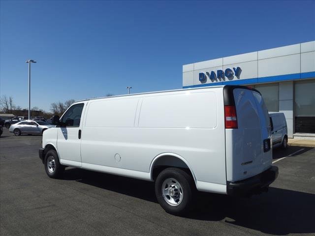2025 Chevrolet Express Cargo 3500 photo 3