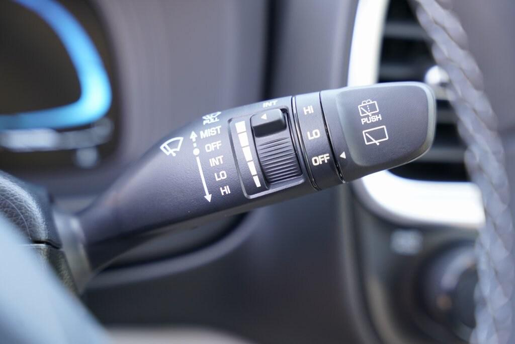 2025 Hyundai Venue SEL photo 23