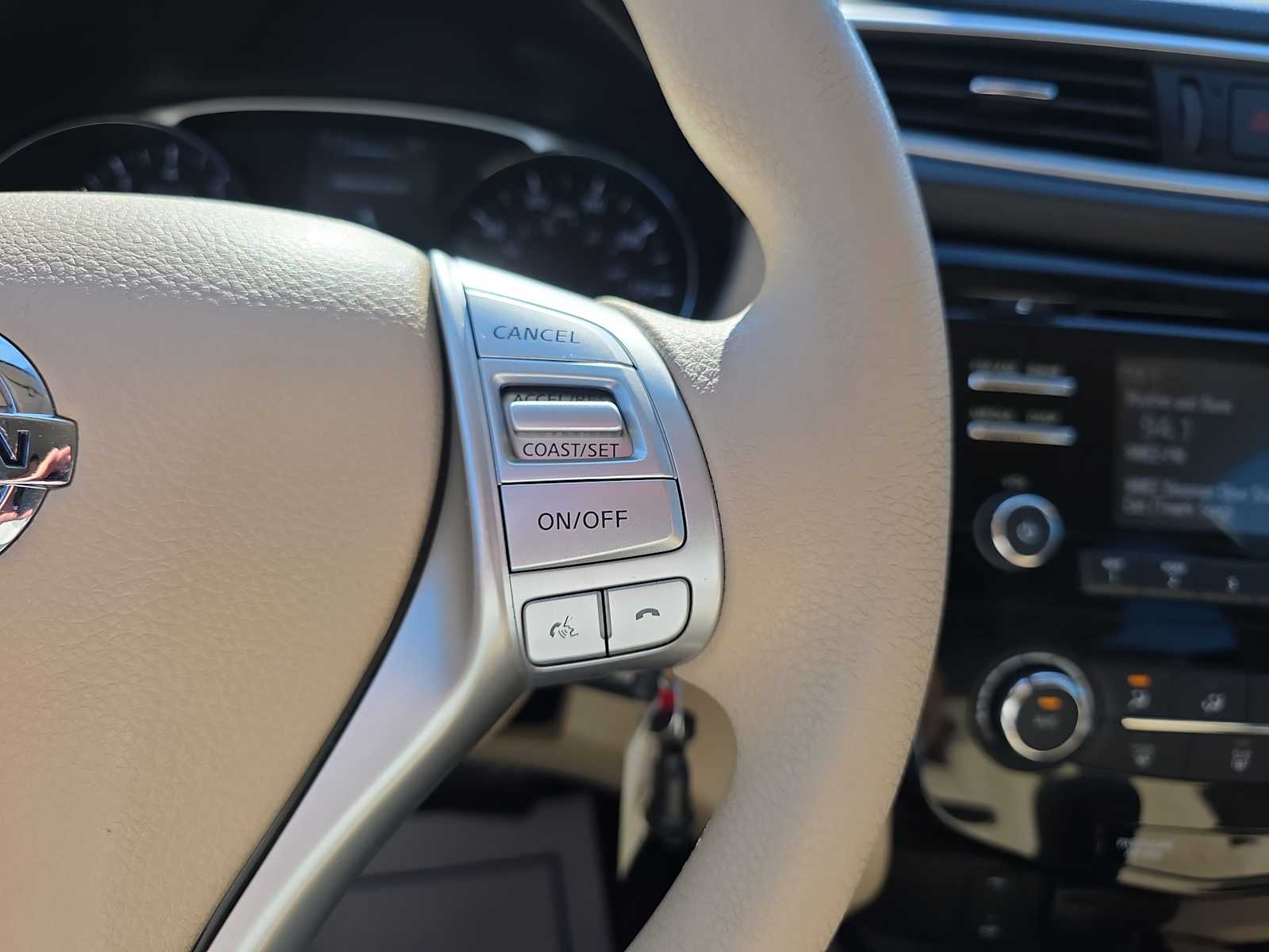 2015 Nissan Rogue S photo 18