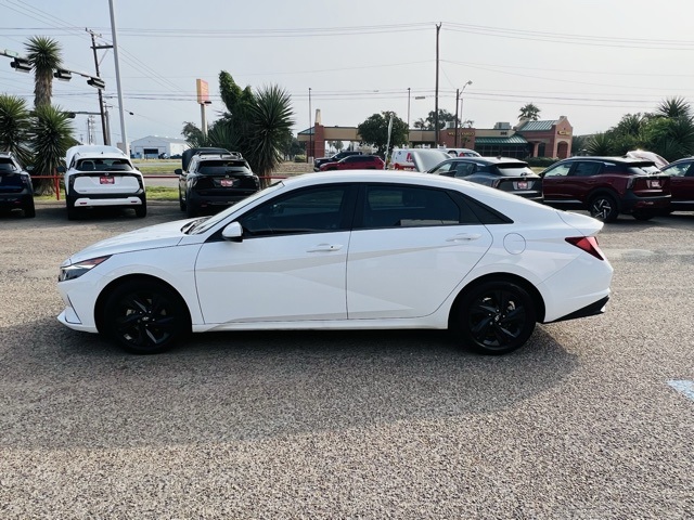 2023 Hyundai Elantra SEL photo 4