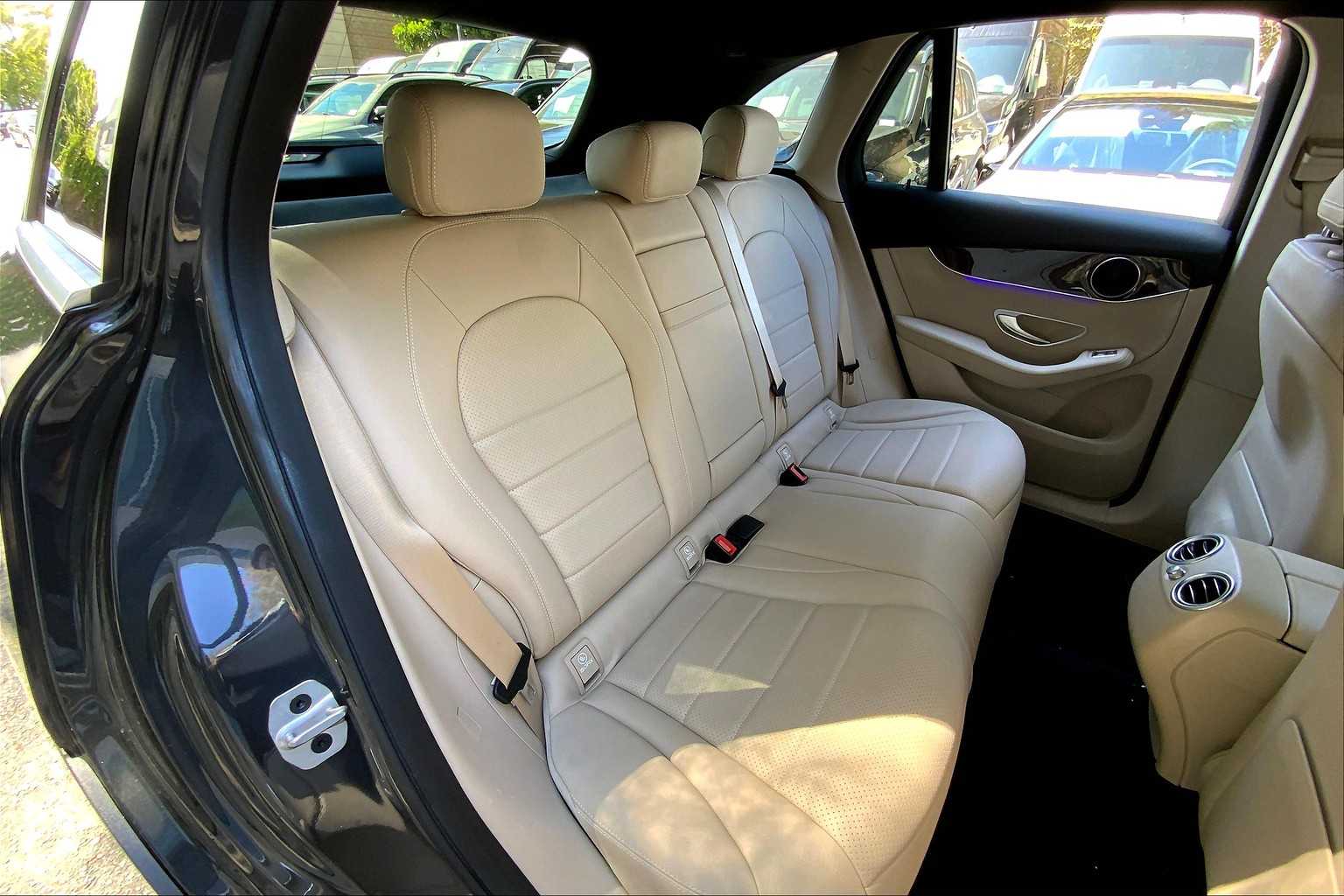 2021 Mercedes Benz GLC 300 photo 18