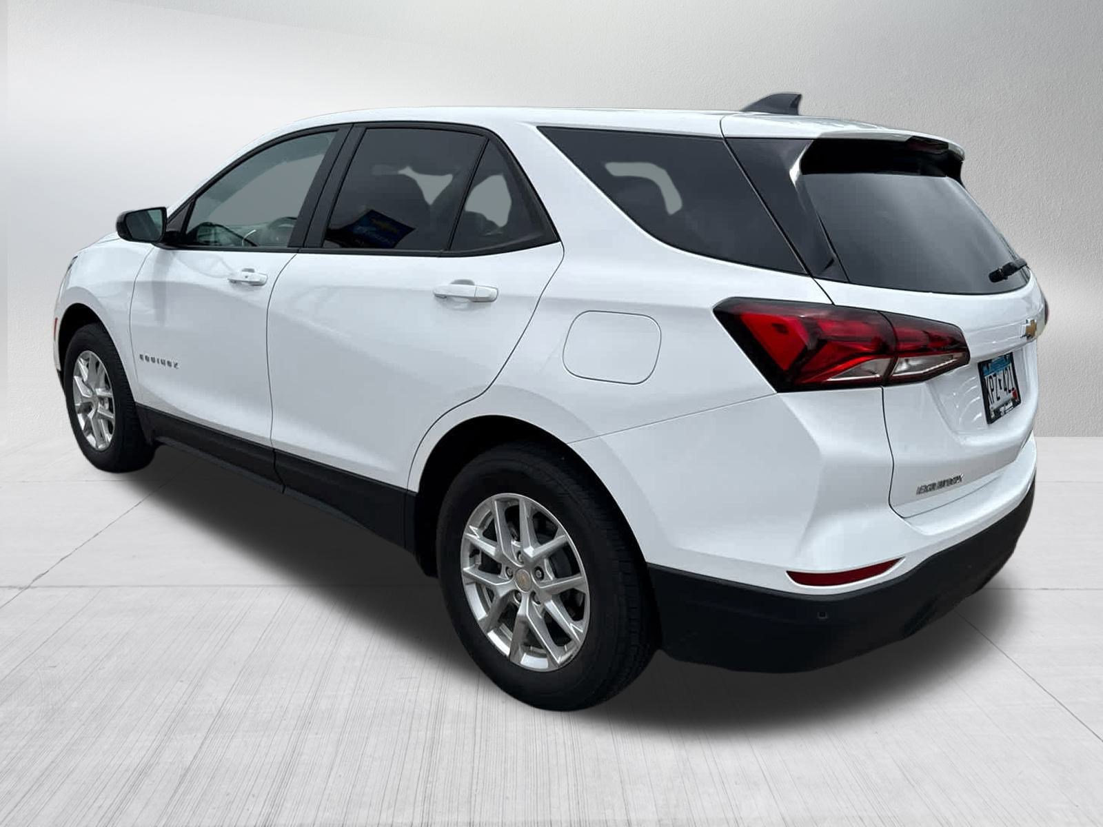 2023 Chevrolet Equinox LS photo 2