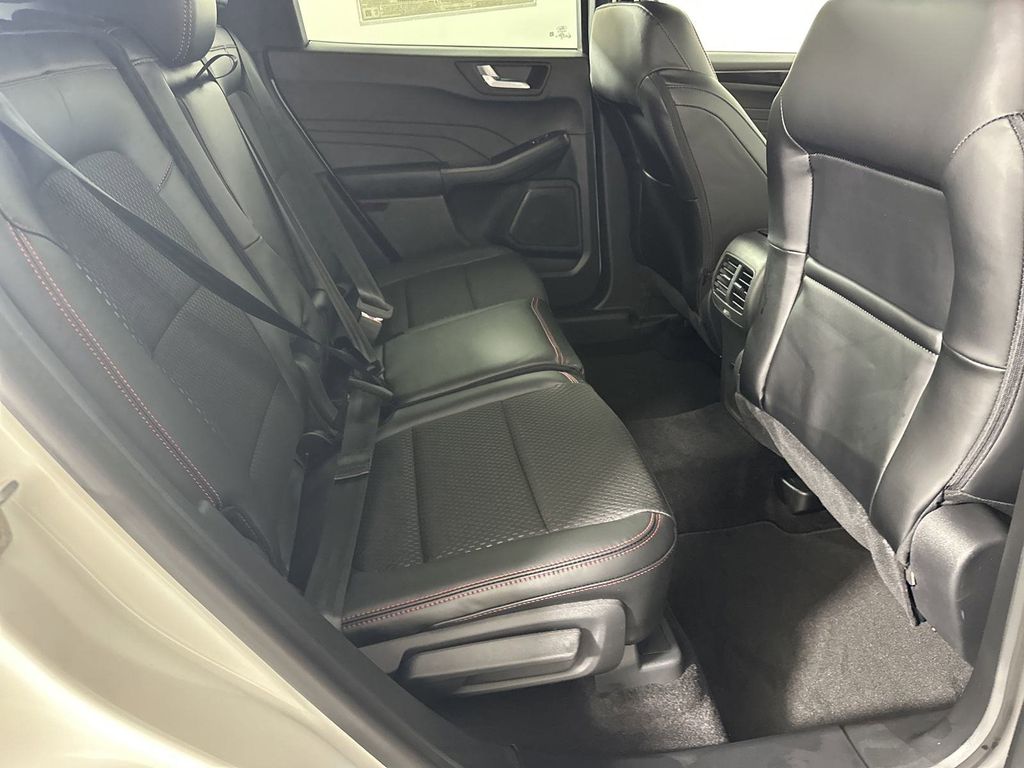 2025 Ford Escape ST-Line photo 15