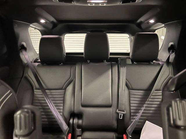 2025 Land Rover Discovery S photo 13