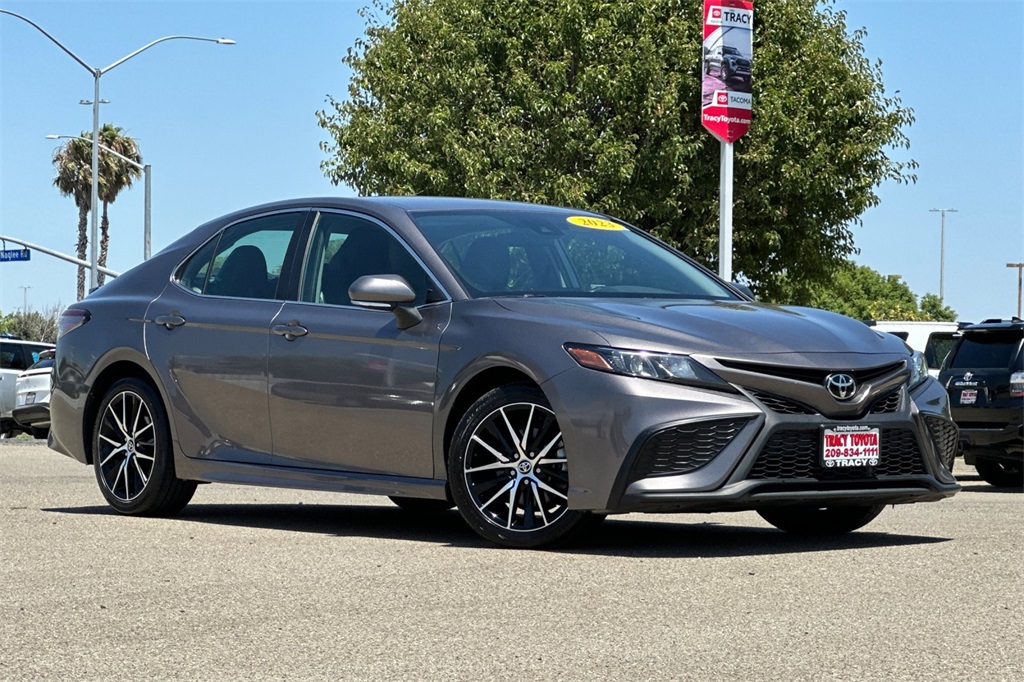2023 Toyota Camry SE photo 2