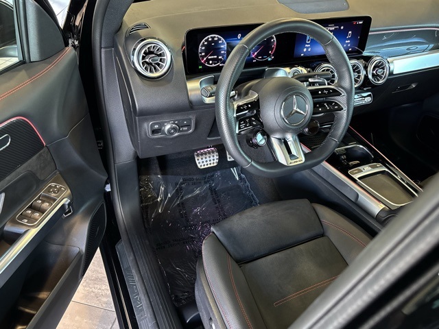 2025 Mercedes Benz GLB 35 AMG 4MATIC photo 11