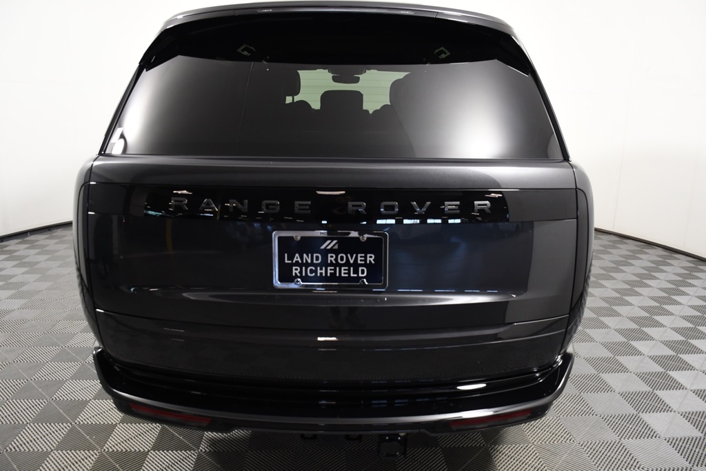 2025 Land Rover Range Rover SE photo 4