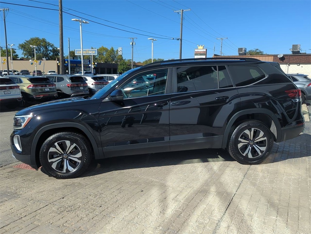 2024 Volkswagen Atlas SE photo 3