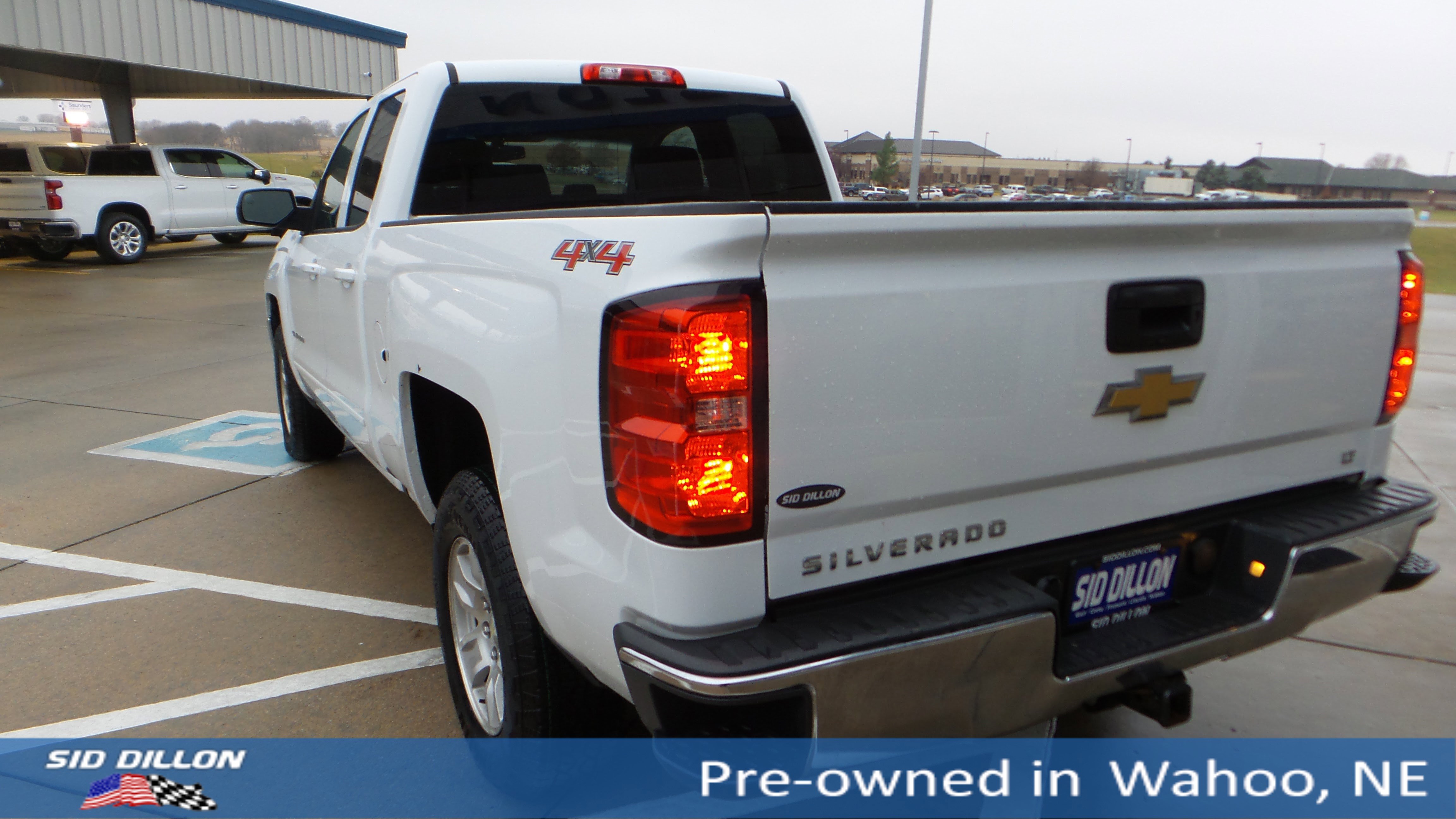 2017 Chevrolet Silverado 1500 LT photo 3