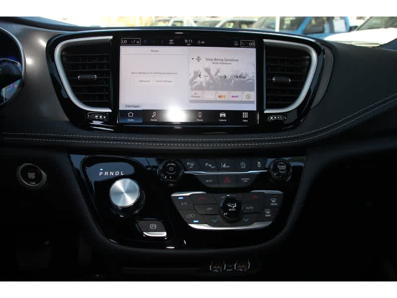 2025 Chrysler Pacifica photo 19
