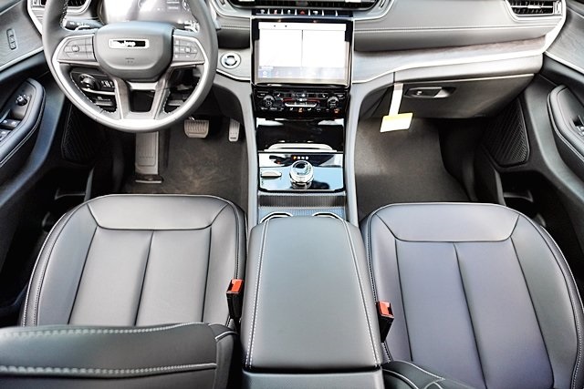 New 2025 Baltic Gray Metallic Clear-Coat Exterior Paint Jeep Limited image 25