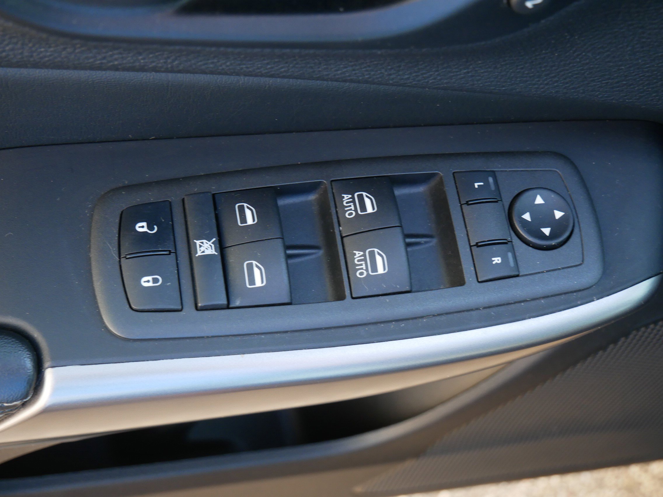 2022 Jeep Cherokee Limited photo 18