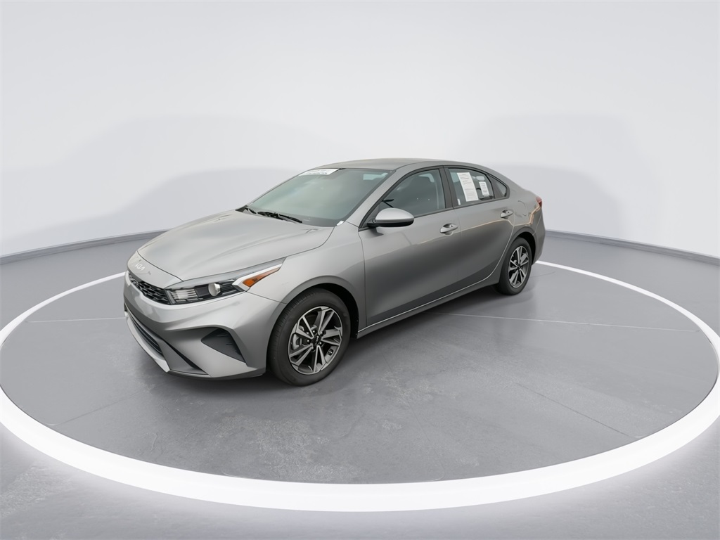 2024 Kia Forte LXS photo 3