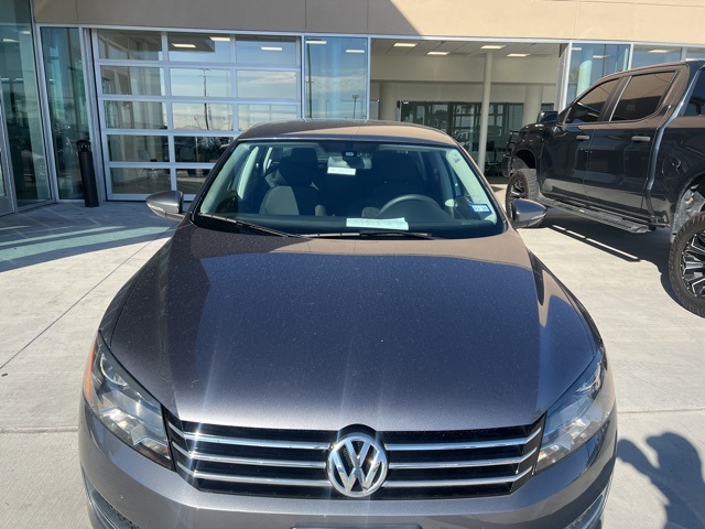 2012 Volkswagen Passat S photo 2