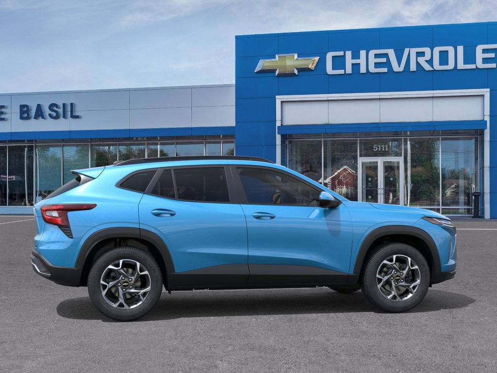 2026 Chevrolet Trax LT photo 2