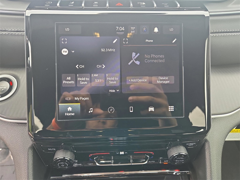 2025 Jeep Grand Cherokee Laredo photo 10