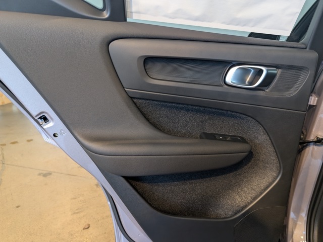 2026 Volvo XC60 B5 Plus photo 23