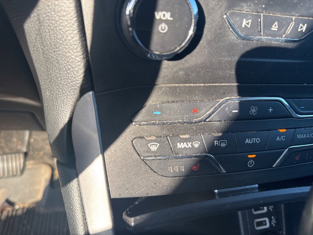 2017 Ford Edge SEL photo 23