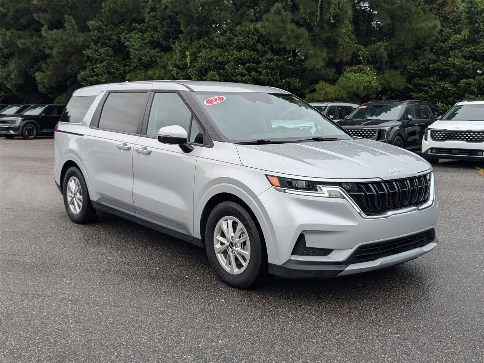 2022 Kia Carnival LX photo 5