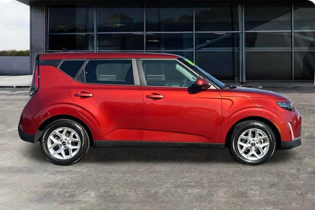 2023 Kia Soul LX photo 3