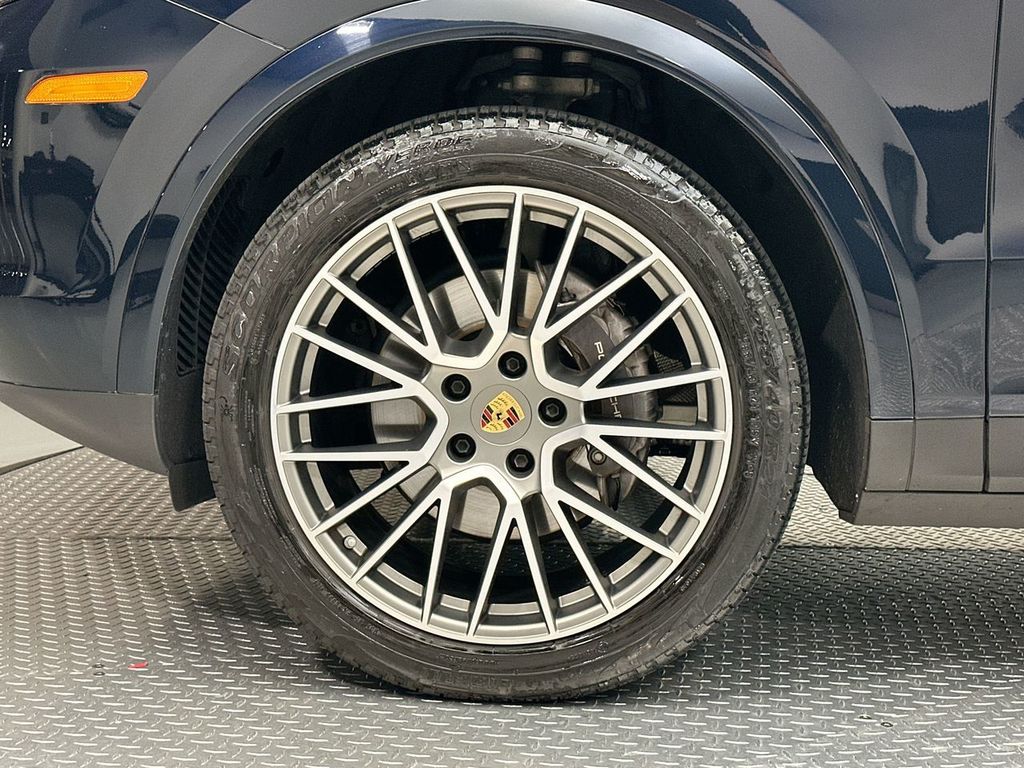 2023 Porsche Cayenne E-Hybrid Base photo 5
