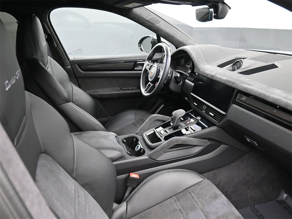 2023 Porsche Cayenne Coupe Turbo GT photo 2