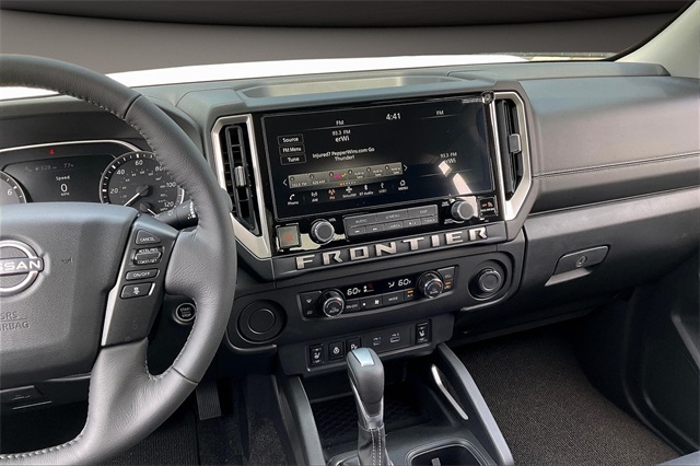 2025 Nissan Frontier SV photo 6