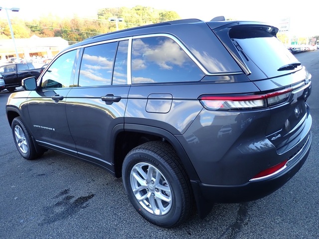 2025 Jeep Grand Cherokee Laredo X photo 3