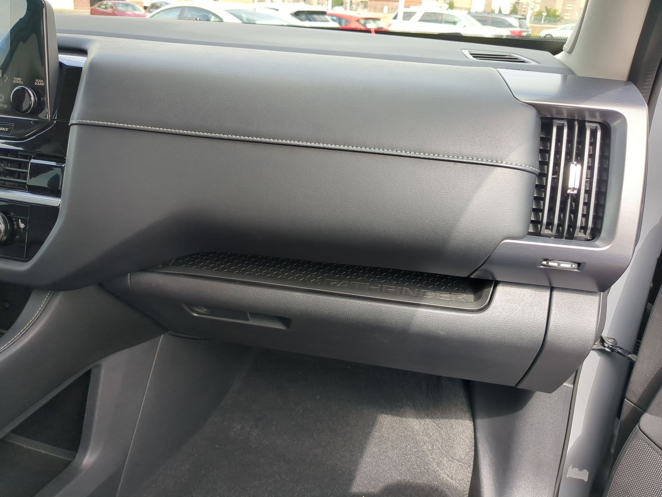 2022 Nissan Pathfinder SL photo 20