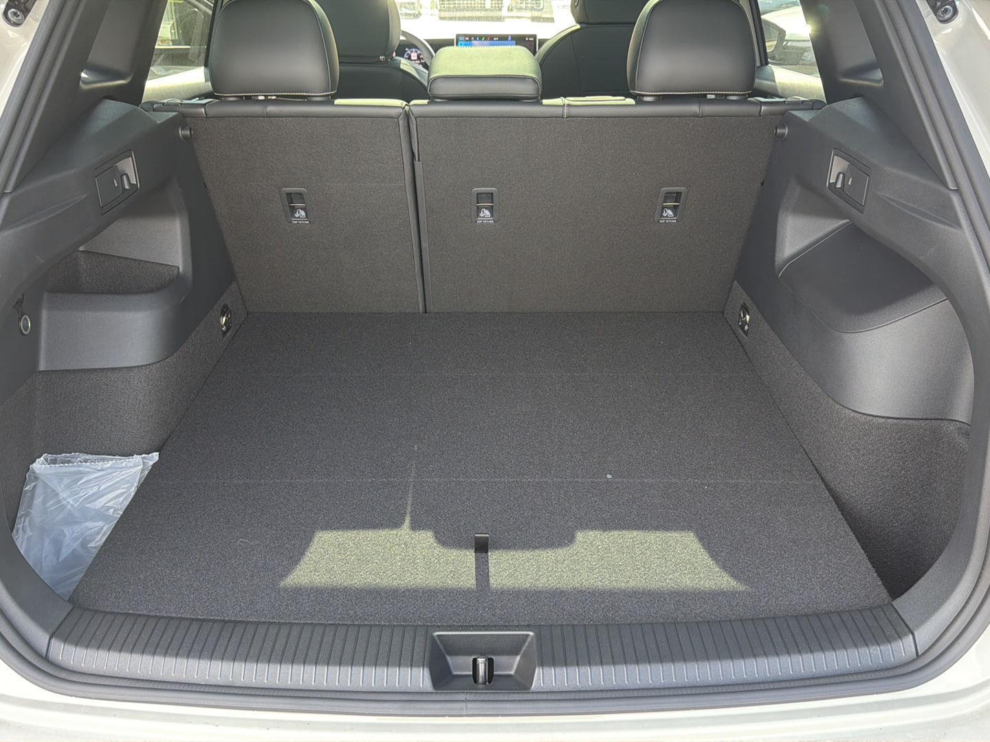 2025 Volkswagen Tiguan SE R-Line Black photo 24