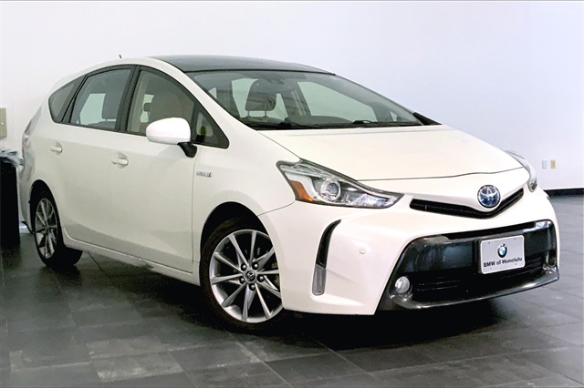 2017 Toyota Prius V Two photo 2