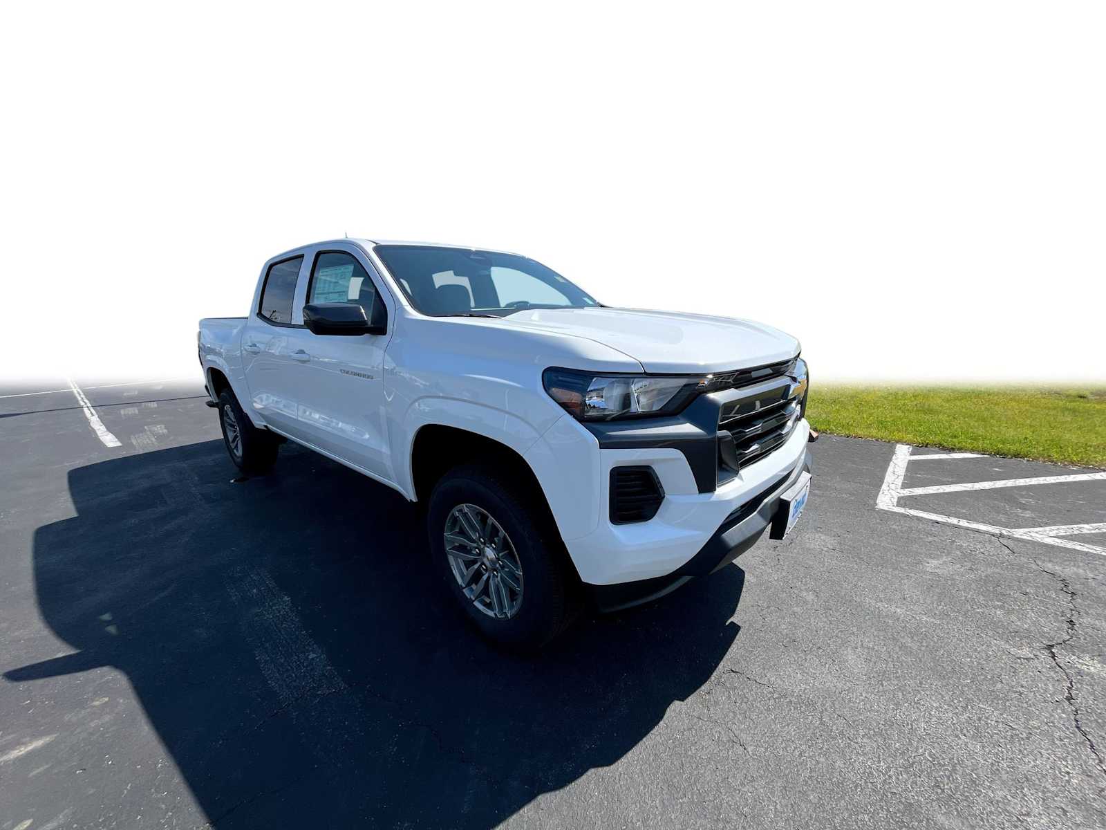 2025 Chevrolet Colorado Work Truck LT photo 2