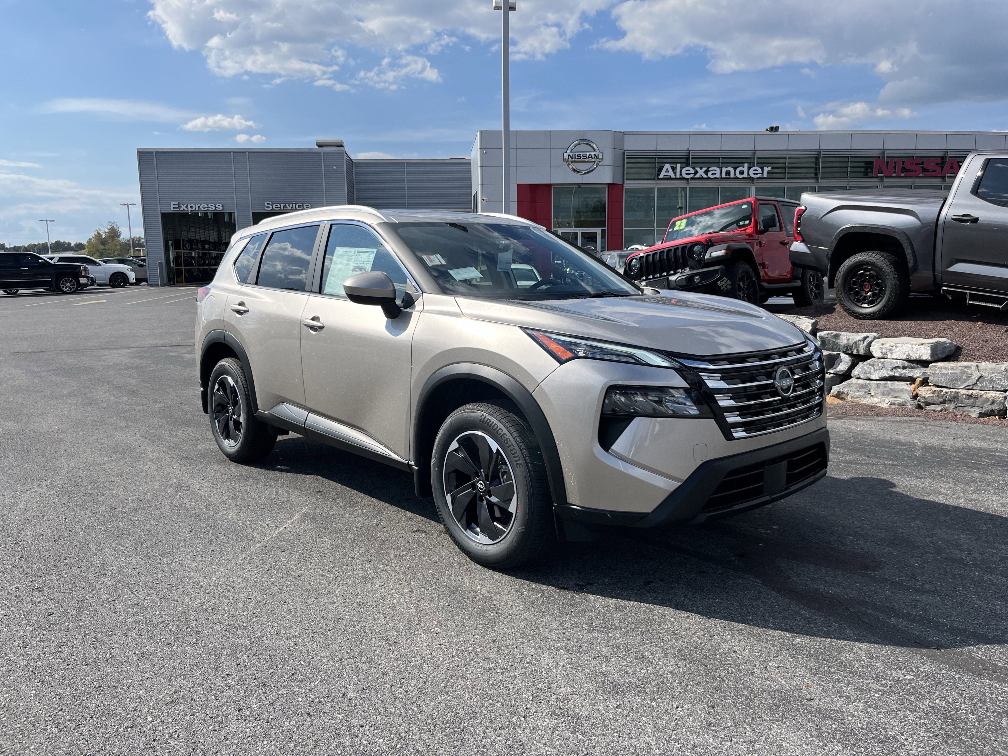 2026 Nissan Rogue SV's photo