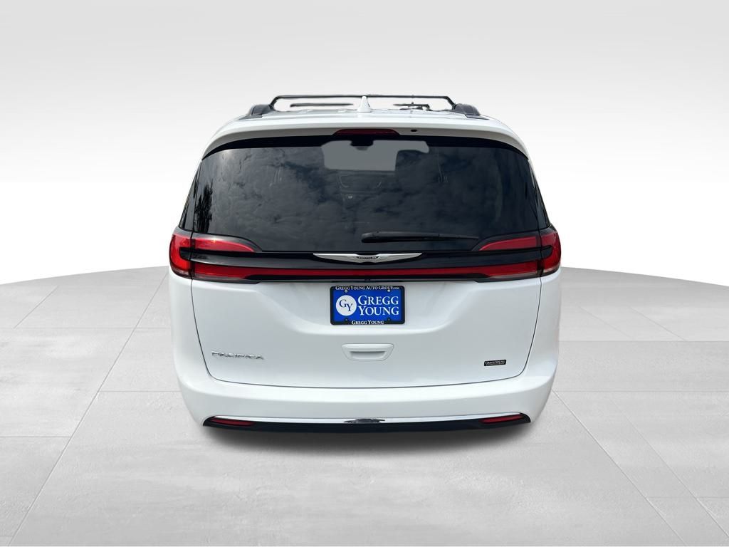 2022 Chrysler Pacifica Touring L photo 3