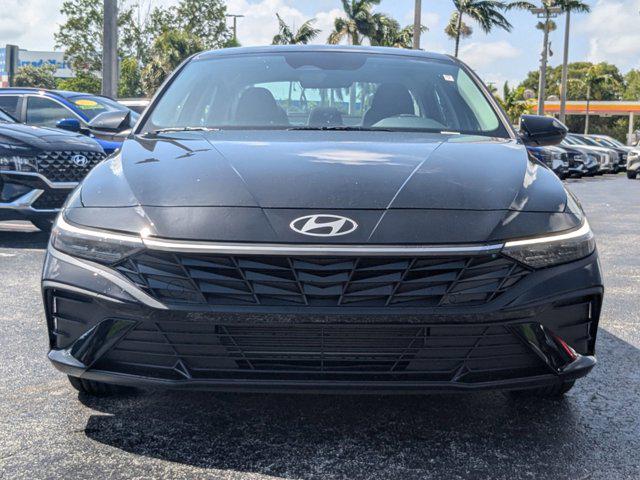 2025 Hyundai Elantra SE photo 3