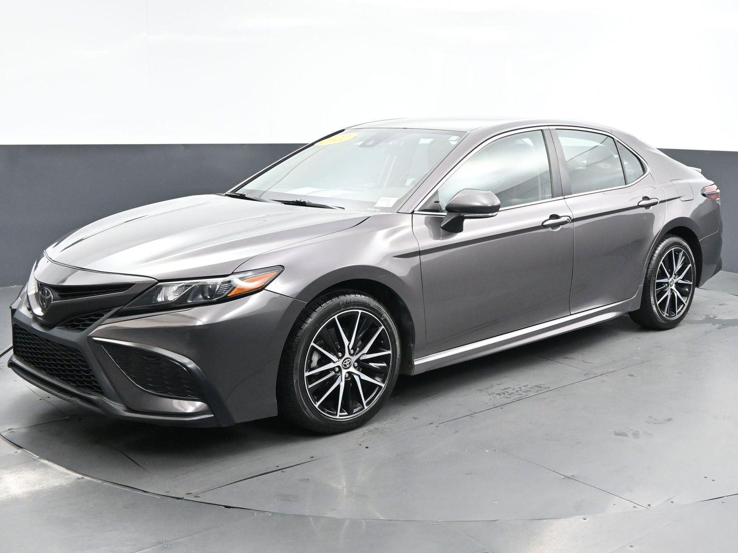 2022 Toyota Camry SE photo 3