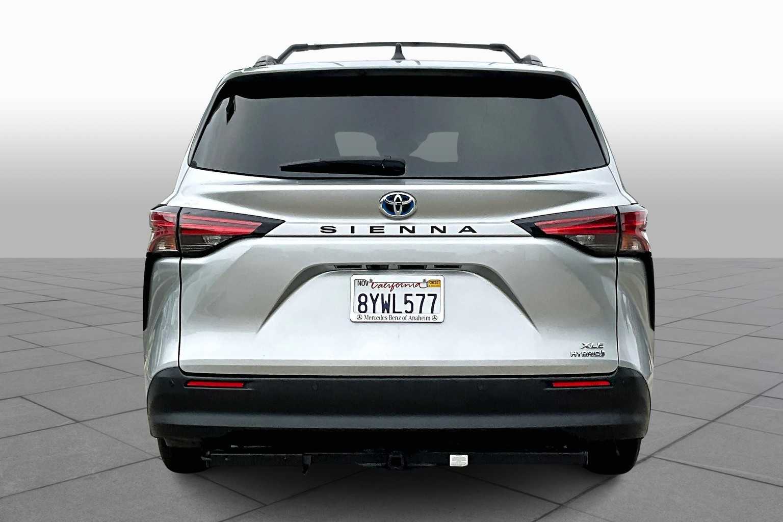 2022 Toyota Sienna XLE photo 4