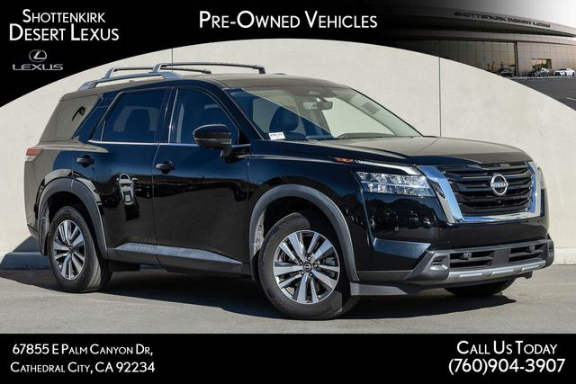2023 Nissan Pathfinder SL's photo