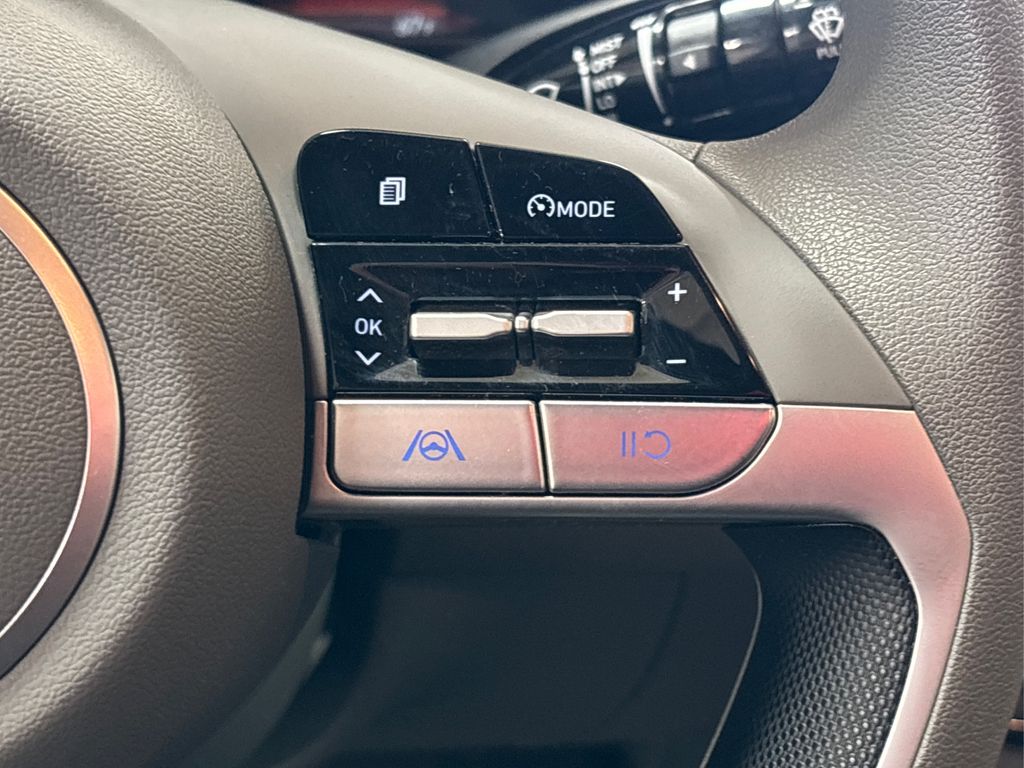 2023 Hyundai Elantra SEL photo 21