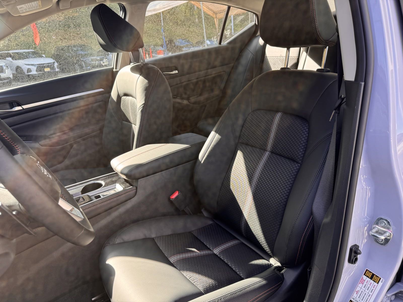 2025 Nissan Altima SR photo 8