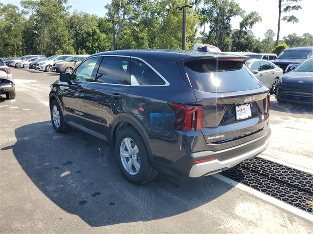 2026 Kia Sorento LX photo 4