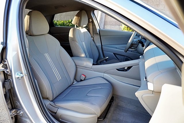 2024 Hyundai Elantra SEL photo 11
