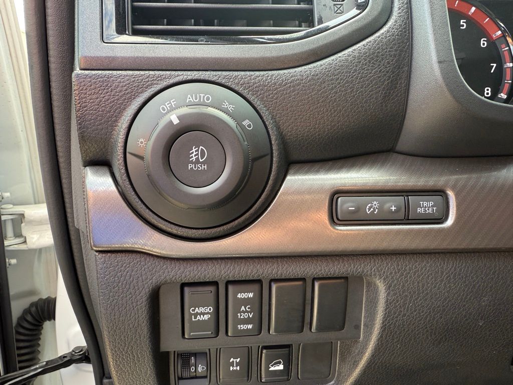 2023 Nissan Titan PRO-4X photo 3